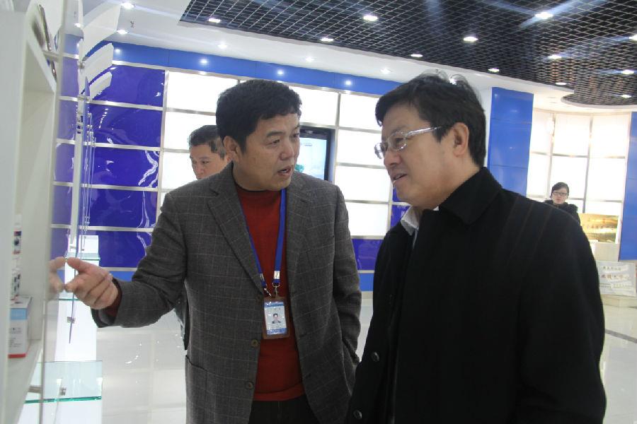 青岛市委常委、副市长王晓方到米兰(milan)体育调研科研创新工作