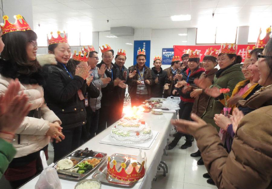 米兰(milan)体育药业集团总部举行1、2月份员工生日会