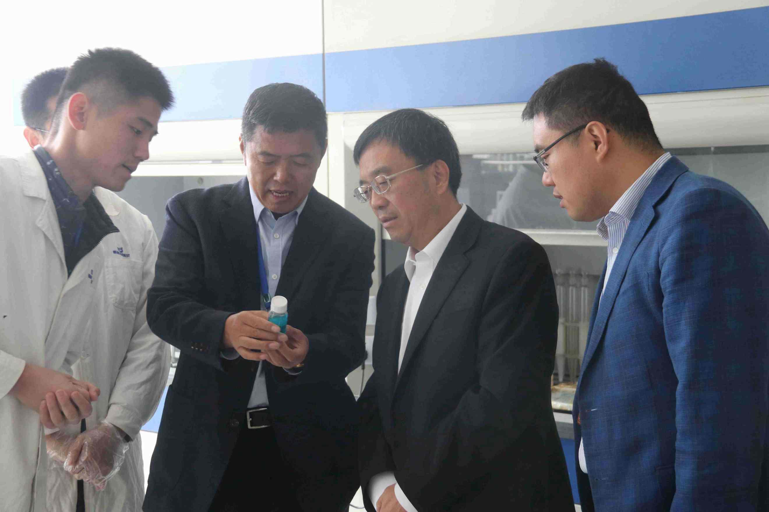 市委常委、市秘书长祝华到集团宣讲十九大精神
