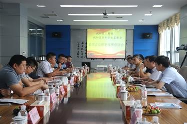 城阳区新老企业家座谈会在米兰(milan)体育举行